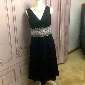 - MIDI length Black Dress